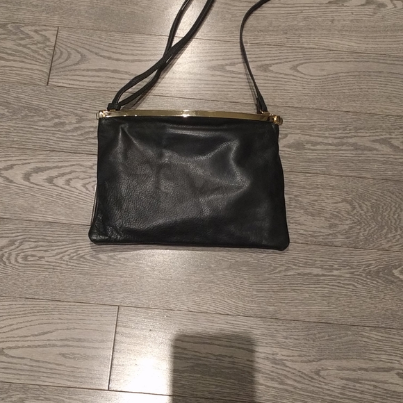 Beautiful genuine shoulder/ click bag by Danier 🌸 - Picture 4 of 12